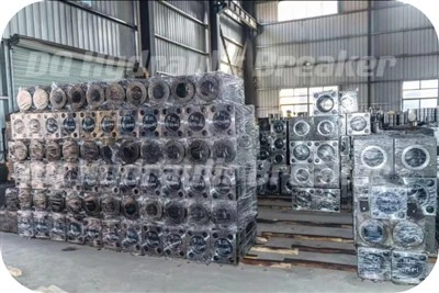 Dong Qiang Machinery Manufacturing High Quality Hydraulic Breaker Front Head for Sb121 Sb131 Sb151 Sb81 Sb70 Hb20g Hb30g Hb40g